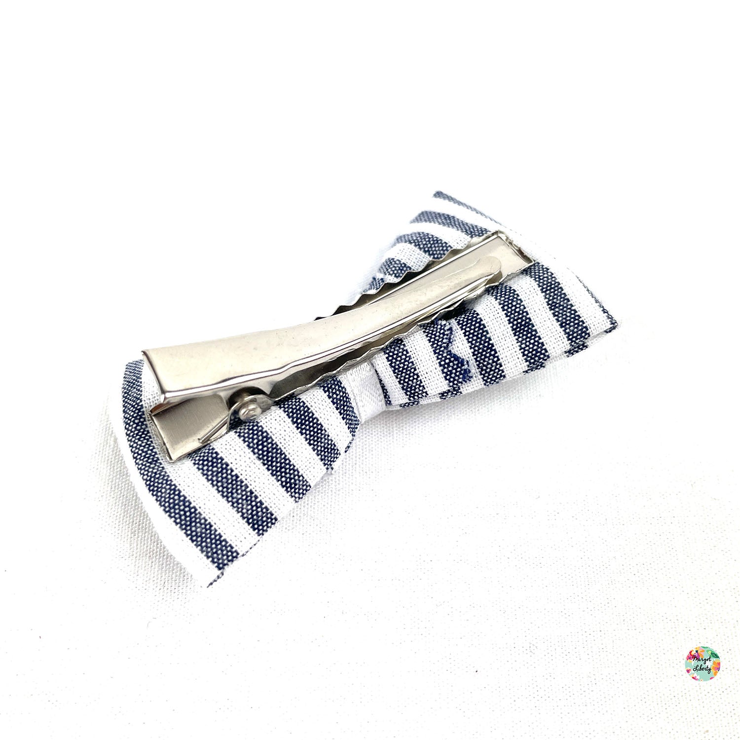 Barrette gris clair rayures blanches